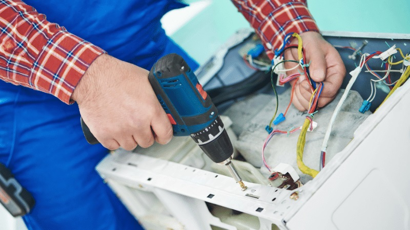 Şehzadeler Whirlpool Whirlpool çamaşır makinesi kart tamiri – Su almama arızası orijinal parça ile giderildi. - Teknik servis örneği